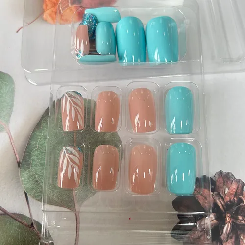 Miniatura 5 de Uñas postizas cortas cuadradas con forma de ataúd, cobertura completa, reutilizables, con pegamento, uñas adhesivas con diseños de hojas blancas