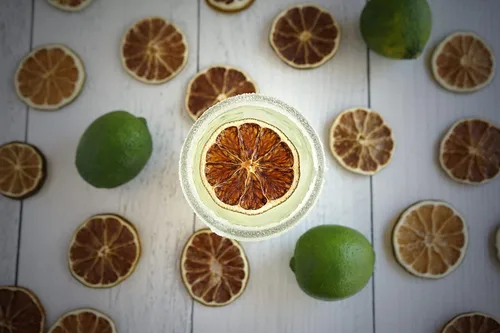 Miniatura 6 de Barrel Roll Bar Essentials Rodajas de lima seca cultivadas en Estados Unidos para cócteles 4 onzas de limas deshidratadas grandes Guarnición