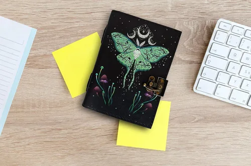 Miniatura 5 de AL HAZZA - Diario de cuero del libro de hechizos, diario de grimorio con motivo de luna y mariposa Morpho, cuaderno Wiccan vintage antiguo