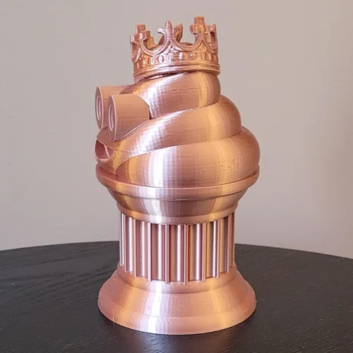 Miniatura 3 de Znet3D Trofeo de emoji King Poop – Premio divertido y regalo – Hecho a mano con fabricación aditiva – 6 pulgadas de alto – Con un emoji de caca seda