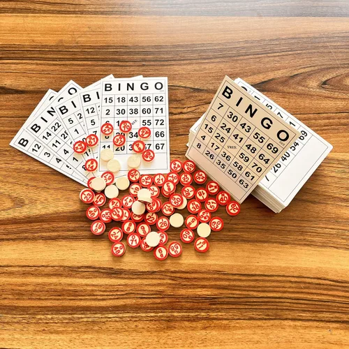 Miniatura 2 de SEETOOOGAMES Juego de bingo de madera vintage, 120 tarjetas de números de bingo y 75 ajedrez