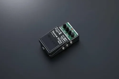 Miniatura 6 de Boss RE-2 Space Echo Delay and Reverb Effects Bundle con cable de instrumento Gearlux, cable de conexión y púas