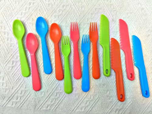 Miniatura 8 de Jawbush Juego de 12 cubiertos para niños, utensilios de plástico para niños pequeños, tenedores y cucharas con cuchillos de nailon dentado