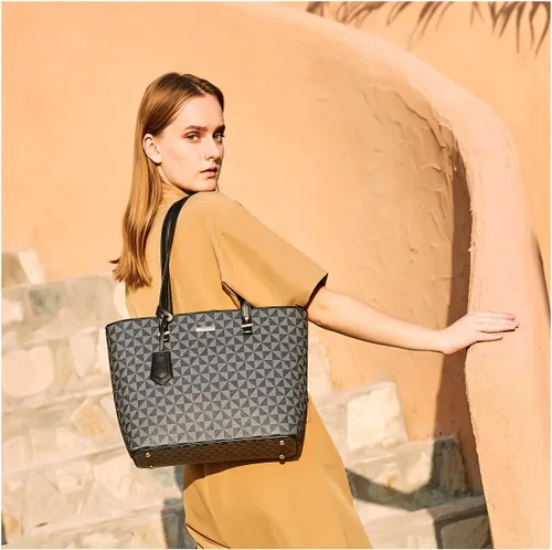 Miniatura 125 de Juego de 4 bolsas modernos para mujer de cuero sintético: bolso tote, bolso de hombro, bolso de mano y cartera.