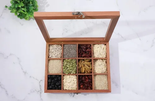 Miniatura 6 de Ajuny Caja de especias de madera de 10 x 8 pulgadas, organizador decorativo indio Masala Dabba con tapa de vidrio, 12 compartimentos y cuchara