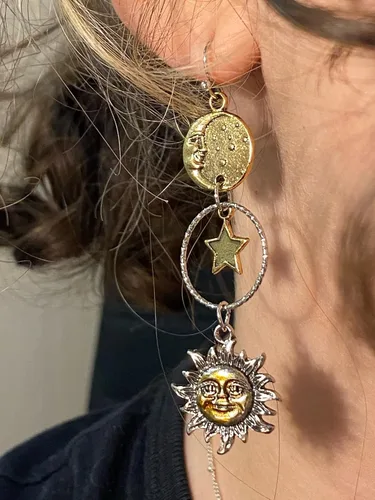 Miniatura 2 de Aretes colgantes vintage de sol y luna para mujer, aretes asimétricos de mitología griega (dorado)