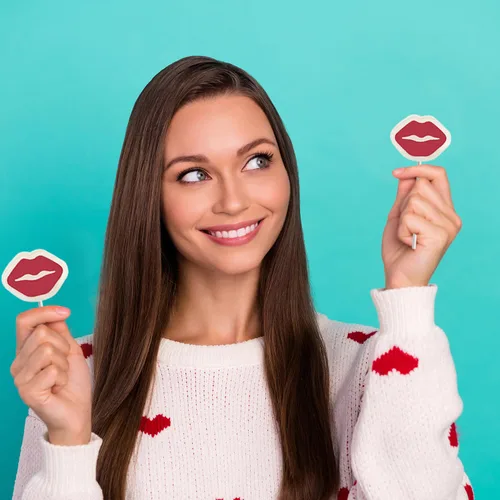 Miniatura 8 de Fruidles Piruleta de tatuaje de labios rojos de San Valentín, media libra, piruleta en forma de labio blanco con labios rojos, caramelo envuelto