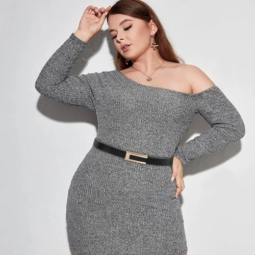 Miniatura 439 de Cinturón de cuero clásico con hebilla de metal para mujer con vestido de jeans