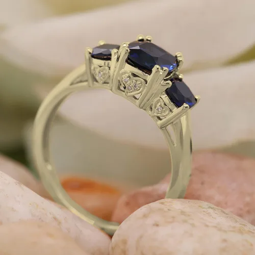 Miniatura 59 de Dazzlingrock Collection Anillo de boda de 3 piedras preciosas creadas en el centro de cojín de 0.04 quilates y diamante blanco natural redondo
