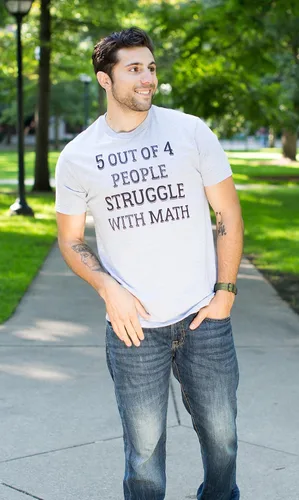 Miniatura 5 de Camiseta con humor sobre enseñanza, maestro, escuela, divertida, con la frase "5 of 4 People Struggle with Math