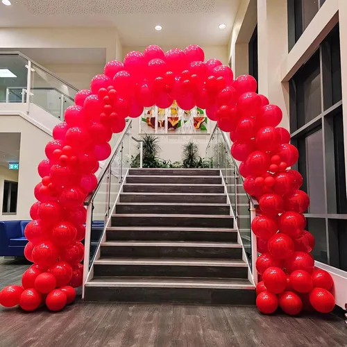 Miniatura 7 de Lukiituke Kit de arco de globos rojos de 129 piezas, globos de látex rojos de diferentes tamaños para boda, despedida de soltera, aniversario