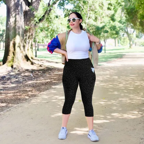 Miniatura 3 de MOREFEEL Leggings capri de talla grande para mujer con bolsillos, elásticos XL-4XL, control de abdomen, cintura alta, pantalones de yoga negros
