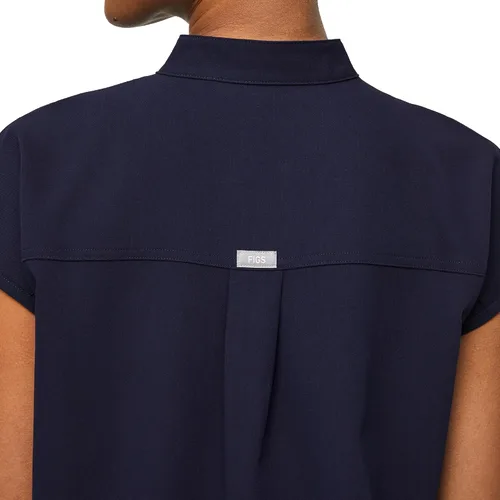 Miniatura 9 de Figs - Uniforme médico de mujer Rafaela, de dos bolsillos, cuello mandarín, ajuste holgado con elásticos suaves.