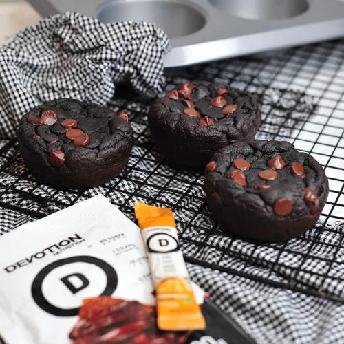 Miniatura 9 de Devotion Nutrition Proteína en Polvo Brownie Batter – Mezcla de 20g de Proteína Aislada de Suero y Caseína – Sin Azúcar Añadido, Bajo