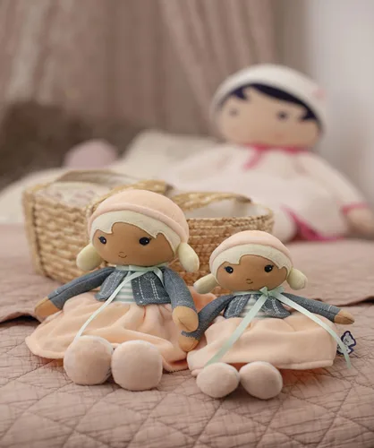 Miniatura 5 de Kaloo Tendresse My First Fabric Doll Chloe K - Figura de felpa suave mediana de 9.75 pulgadas en vestido de melocotón y rayas, chaqueta de mezclilla