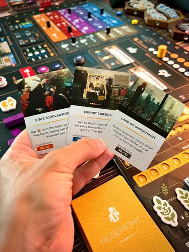 Miniatura 4 de Hegemony: Liderar tu clase hacia la victoria - Juego único asimétrico basado en cartas, juego de mesa político económico, a partir de 14 años, 2-4
