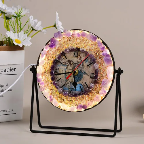 JIC Gem Reloj de cristal de amatista con lámpara, reloj decorativo de escritorio, piedra de amatista púrpura, puerto USB, luz nocturna, decoración
