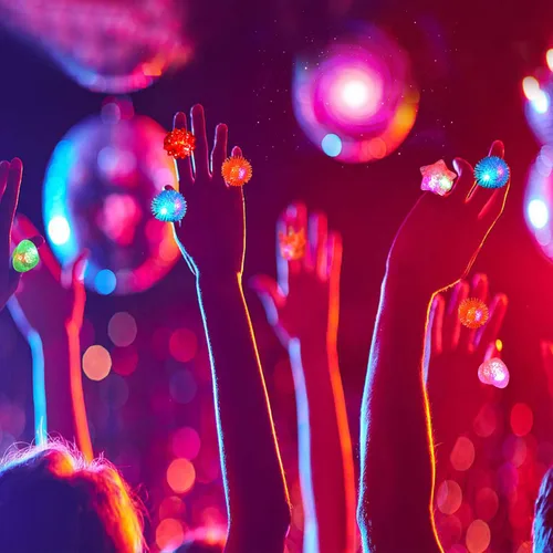 Miniatura 5 de KIMOBER Anillos iluminados, coloridos anillos de gelatina de silicona que brillan en la oscuridad, anillos LED parpadeantes para niños, recuerdos