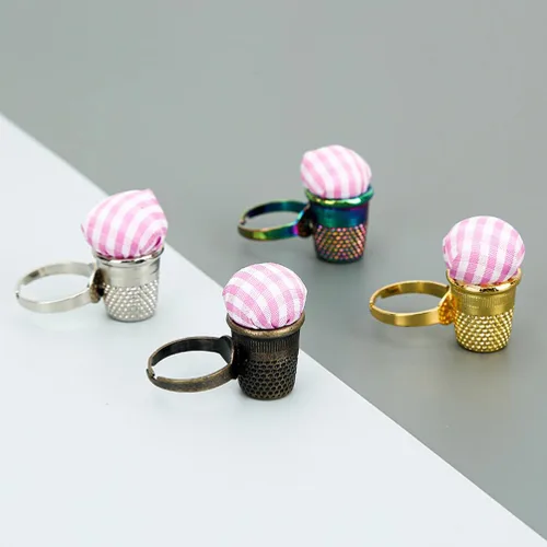 Miniatura 3 de EXCEART DIY bordado ayuda de costura dedal anillo de almacenamiento de aguja de punto de cruz nuevo dos en uno aguja dedo cuna (dorado) precioso
