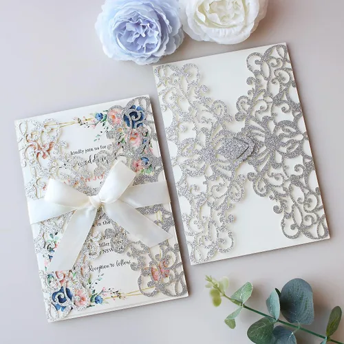 Miniatura 2 de 50 kits de invitación de boda con purpurina plateada de 5.12 x 7.28 pulgadas, cortadas con láser, tarjetas de invitaciones de bolsillo floral hueco