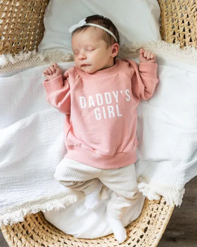 Miniatura 2 de wdehow Sudadera de manga larga con estampado de letras para niñas pequeñas, pantalones de color sólido, ropa de otoño e invierno de 2 piezas