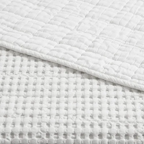 Miniatura 7 de Levtex Home - Juego de colcha Mills Waffle King (120x104 pulgadas) con 2 fundas de almohada (36x20 pulgadas) - Blanco brillante - Juego de colcha