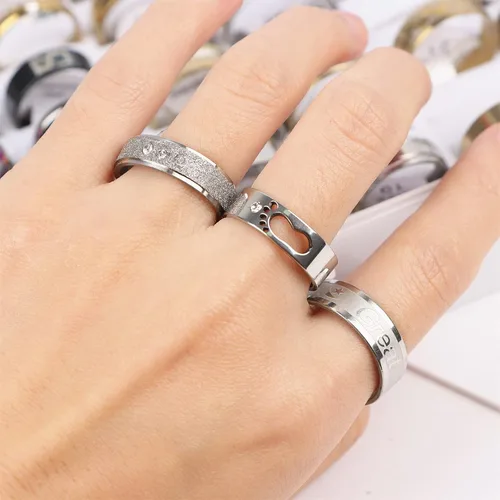 Miniatura 9 de 50PcsLot Fashion Stainless Steel Heart Rhinestone Band Rings For Women Men Mix Style Party Jewelry Wholesale