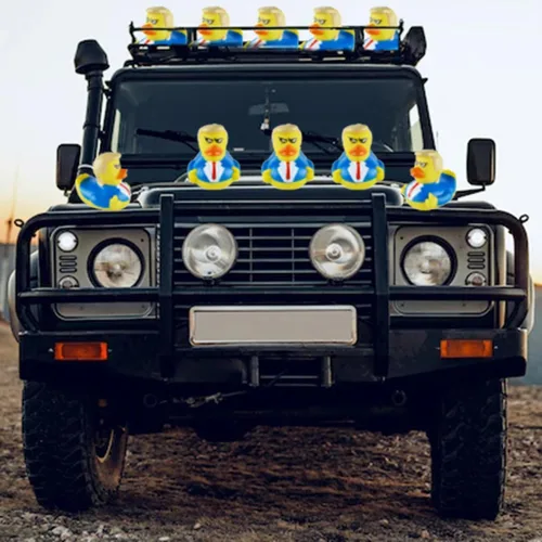 Miniatura 4 de Patos de goma chirriantes de 4 pulgadas para Jeeps, juguetes flotantes de baño para baby shower, decoración de tablero de automóvil, recuerdos