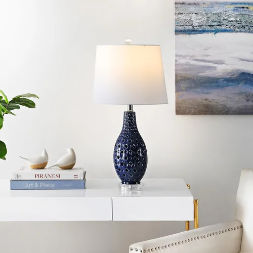 Miniatura 2 de SAFAVIEH Lighting Collection Harlem Trellis - Lámpara de mesa de noche de cerámica azul marino de 26 pulgadas para dormitorio, sala de estar