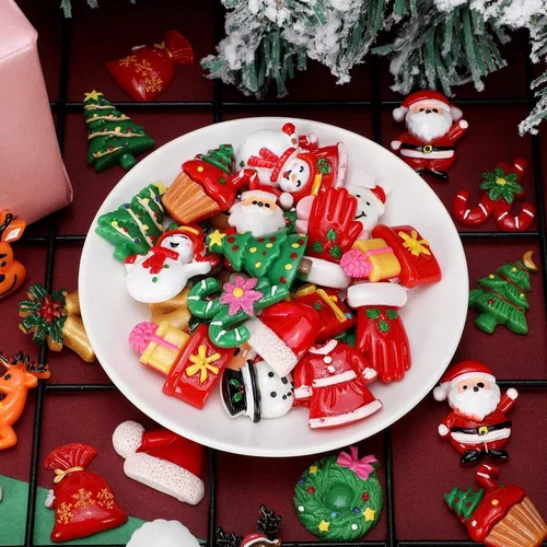 Miniatura 2 de WILLBOND 50 mini dijes de resina de Navidad para manualidades, adornos de resina con parte trasera plana, adornos surtidos en miniatura, Papá Noel