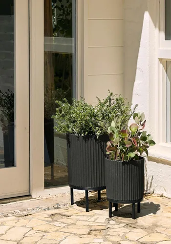 Miniatura 4 de Veradek Demi Series - Maceta redonda con soporte para porche o patio, compuesto de piedra de plástico duradero y soporte de madera, decoración