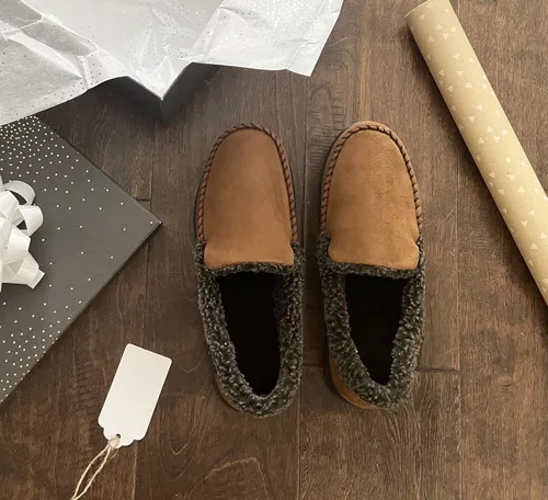 Miniatura 4 de Dearfoams Men's Eli Microfiber IndoorOutdoor with Whipstitch Detail Suede Moccasin Slipper