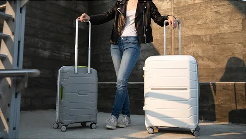 Miniatura 40 de Samsonite Freeform – Maleta rígida, expandible con ruedas dobles giratorias, Blanco