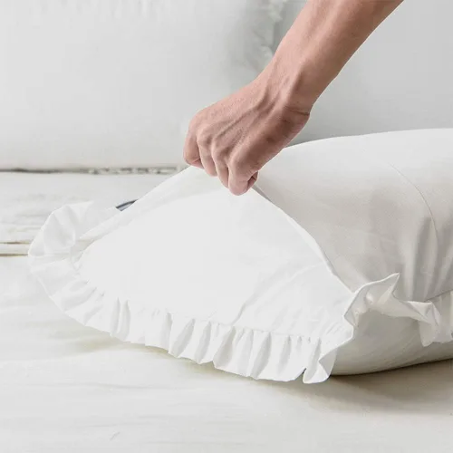 Miniatura 4 de Paquete de 2 fundas de almohada blancas con volantes de borde tamaño estándar con cierre de sobre (20 x 26 pulgadas)