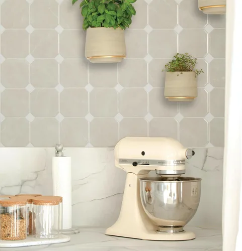 Miniatura 4 de SMART TILES - Azulejos autoadhesivos, 5 hojas de 7.75 x 7.75 pulgadas, loseta en muro, azulejos adhesivos 3D para cocina, baño y paredes, beige