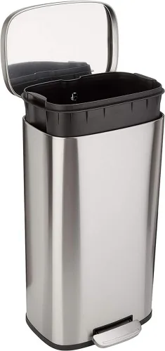 Amazon Basics Cubo de basura mediano, 7.9 galones (30 litros), contenedor rectangular resistente a las manchas con tapa de cierre suave, pedal de