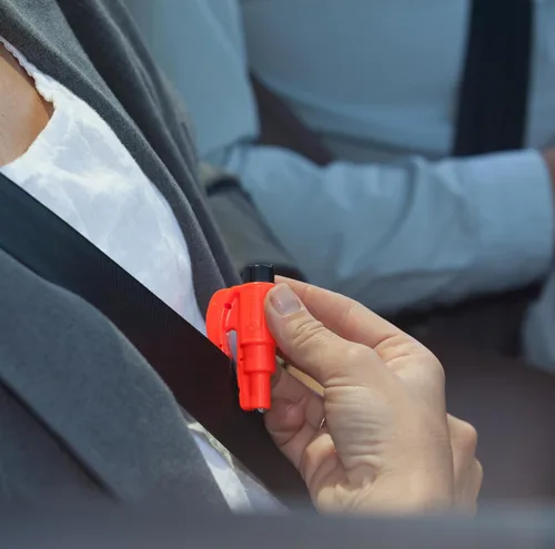 Miniatura 6 de resqme Llavero de emergencia compacto original, herramienta de escape de coche, cortador de cinturón de seguridad y rompevanas, fabricado en Estados
