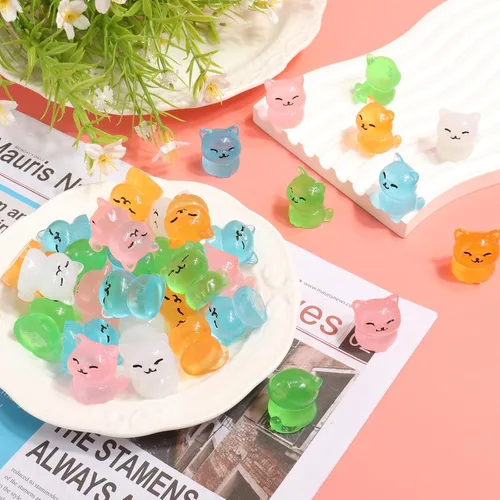 Miniatura 6 de 24 piezas de mini gatos luminosos de resina, figuras de gato en miniatura, pequeños adornos de gatos que brillan en la oscuridad para casa