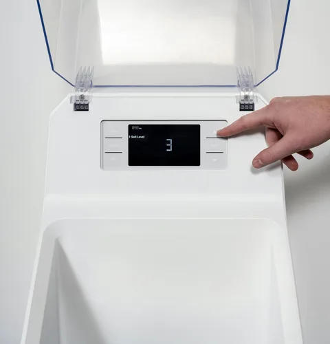 Miniatura 17 de GE Suavizador de agua inteligente con filtración integrada, 30,000 granos, reduce los minerales duros a toda la casa, WiFi integrado con alertas