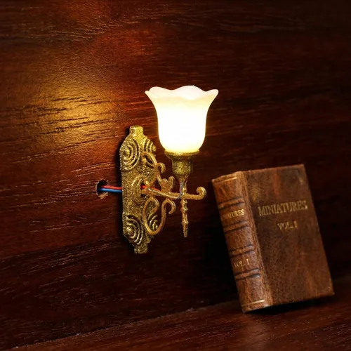 Miniatura 9 de Yardwe 4 luces LED de pared en miniatura, mini apliques a escala 1:87, lámparas de micro paisaje amarillo cálido, luces de modelo ABS dorado