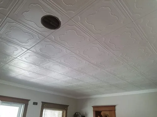 Miniatura 3 de À LA MAISON CEILINGS R74 Coronado - Azulejo de techo de espuma (128 pies cuadrados/caja), paquete de 48 unidades, color blanco liso Latón antiguo