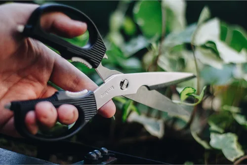 Miniatura 4 de Kershaw Taskmaster Tijeras negras, multiusos, con cuchillas de acero inoxidable de 3.5 pulgadas, tijeras de cocina y utilidad con herramientas