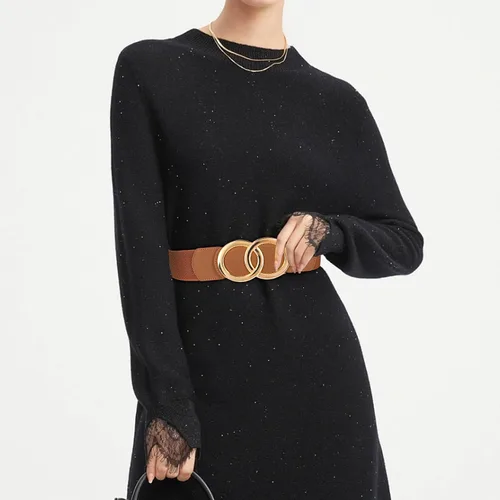 Miniatura 110 de Cinturón de cuero clásico con hebilla de metal para mujer con vestido de jeans