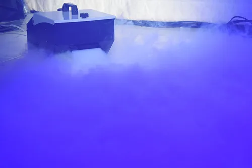 Miniatura 9 de ADJ - Máquina de niebla a base de agua Mister Kool II, produce niebla baja.