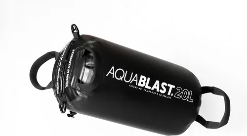AquaBLAST - Saco de boxeo portátil para piscinas y spas de natación | Entrenamiento de cuerpo completo y de bajo impacto de resistencia al agua |