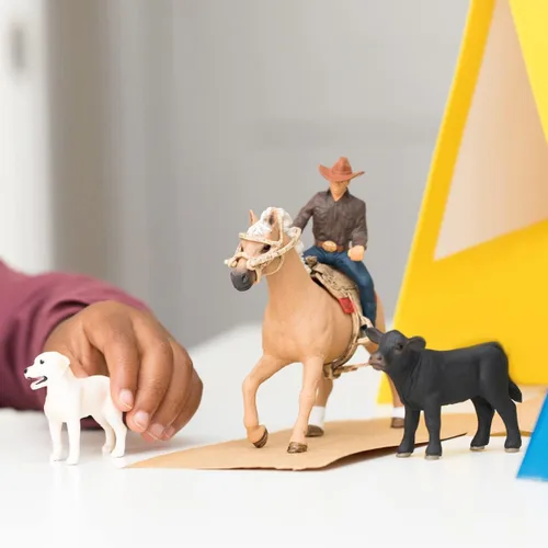 Miniatura 7 de Schleich Farm World - Juego de 6 piezas para rodeo de ternero - Figura de jinete de vaquero con figura de caballo, vaca y perro - Juguetes