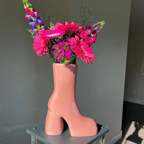 Reimagine Discovery Jarrón rosa para botas, florero de cerámica maximalista, decoración de habitación rosa para oficina, dormitorio y sala de estar,