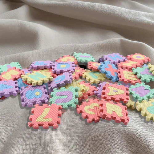 Miniatura 3 de 36 figuras de espuma en miniatura para pisos, 1.9 pulgadas, mini alfombrillas entrelazadas del alfabeto y números, azulejos de EVA para escritorio