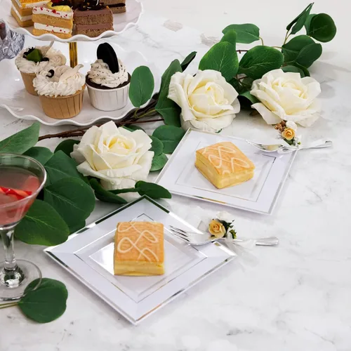 Miniatura 2 de WDF Platos de postre de plástico plateado con tenedores de plástico, 100 platos cuadrados desechables para aperitivos, platos pequeños con borde