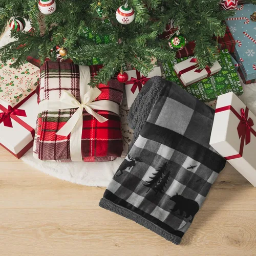 Miniatura 6 de PAVILIA Winter Cabin - Manta de sherpa de forro polar suave, acogedora manta reversible de Navidad gris de 50 x 60 pulgadas, cálida manta de felpa